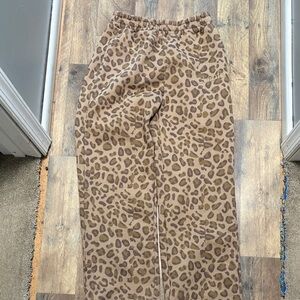 Comfrt leopard print straight leg sweatpants